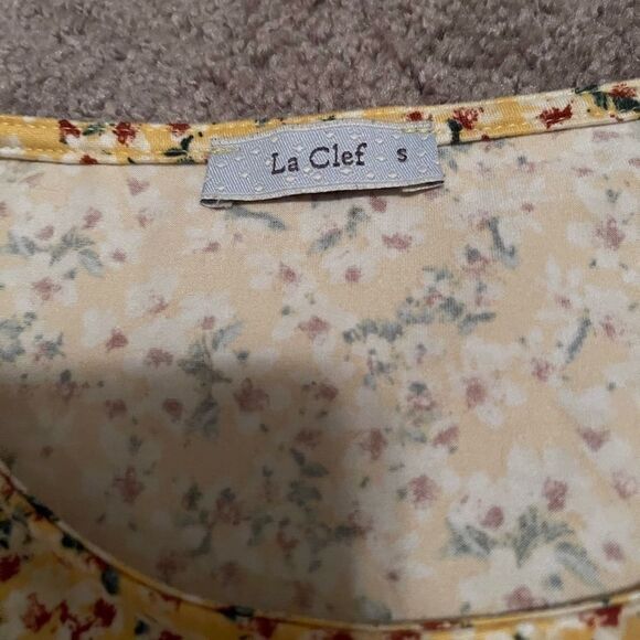 Maternity 3/4 sleeve pleated floral yellow blouse - Picture 2 of 7